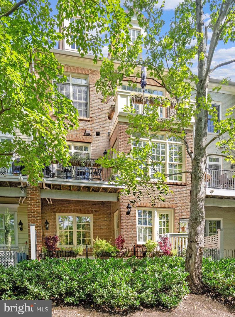 30 ALEXANDER ST, ALEXANDRIA, Virginia 22314, 4 Bedrooms Bedrooms, ,3 BathroomsBathrooms,Residential,For sale,30 ALEXANDER ST,VAAX2049070 MLS # VAAX2049070