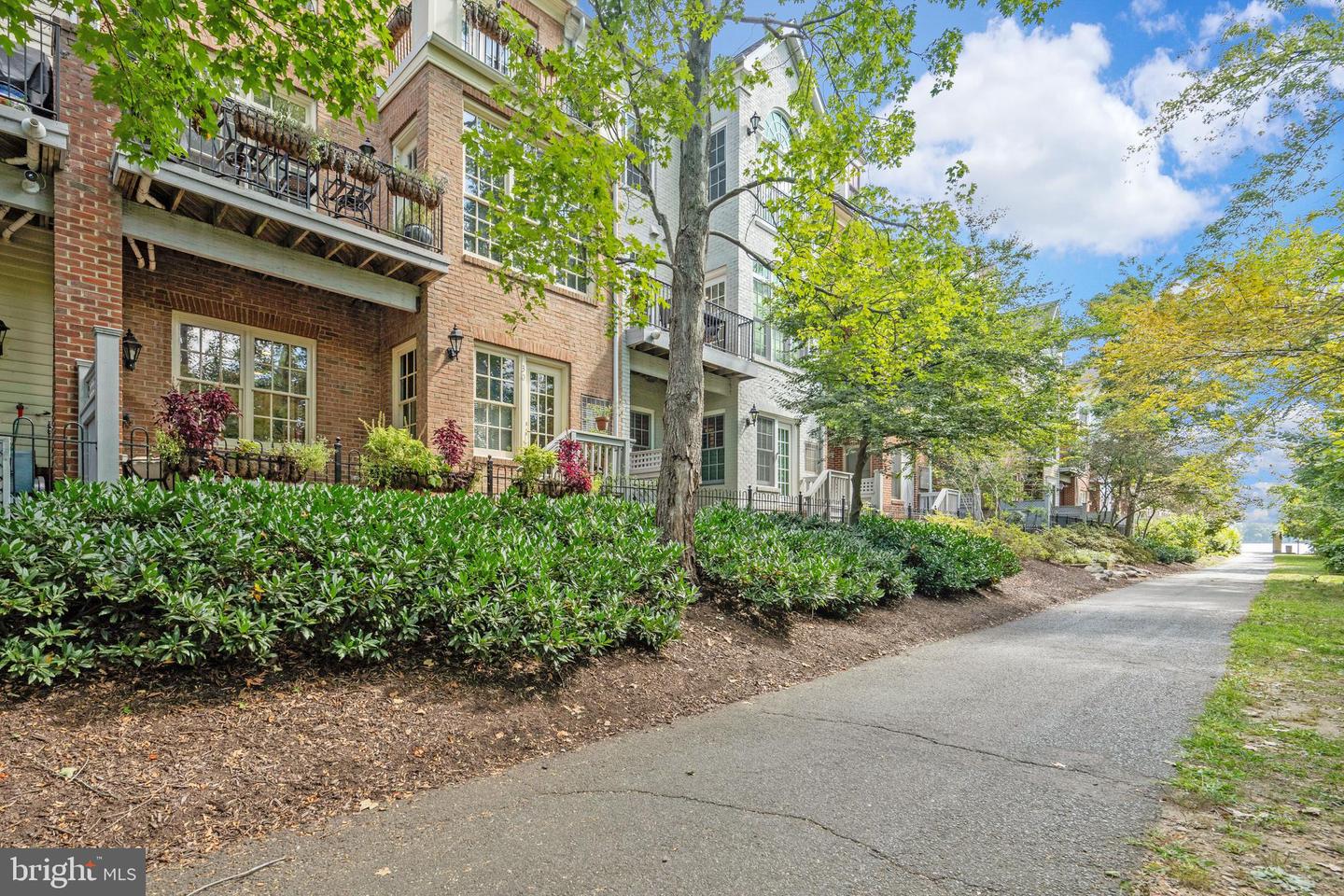 30 ALEXANDER ST, ALEXANDRIA, Virginia 22314, 4 Bedrooms Bedrooms, ,3 BathroomsBathrooms,Residential,For sale,30 ALEXANDER ST,VAAX2049070 MLS # VAAX2049070