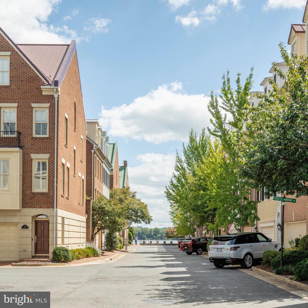 30 ALEXANDER ST, ALEXANDRIA, Virginia 22314, 4 Bedrooms Bedrooms, ,3 BathroomsBathrooms,Residential,For sale,30 ALEXANDER ST,VAAX2049070 MLS # VAAX2049070