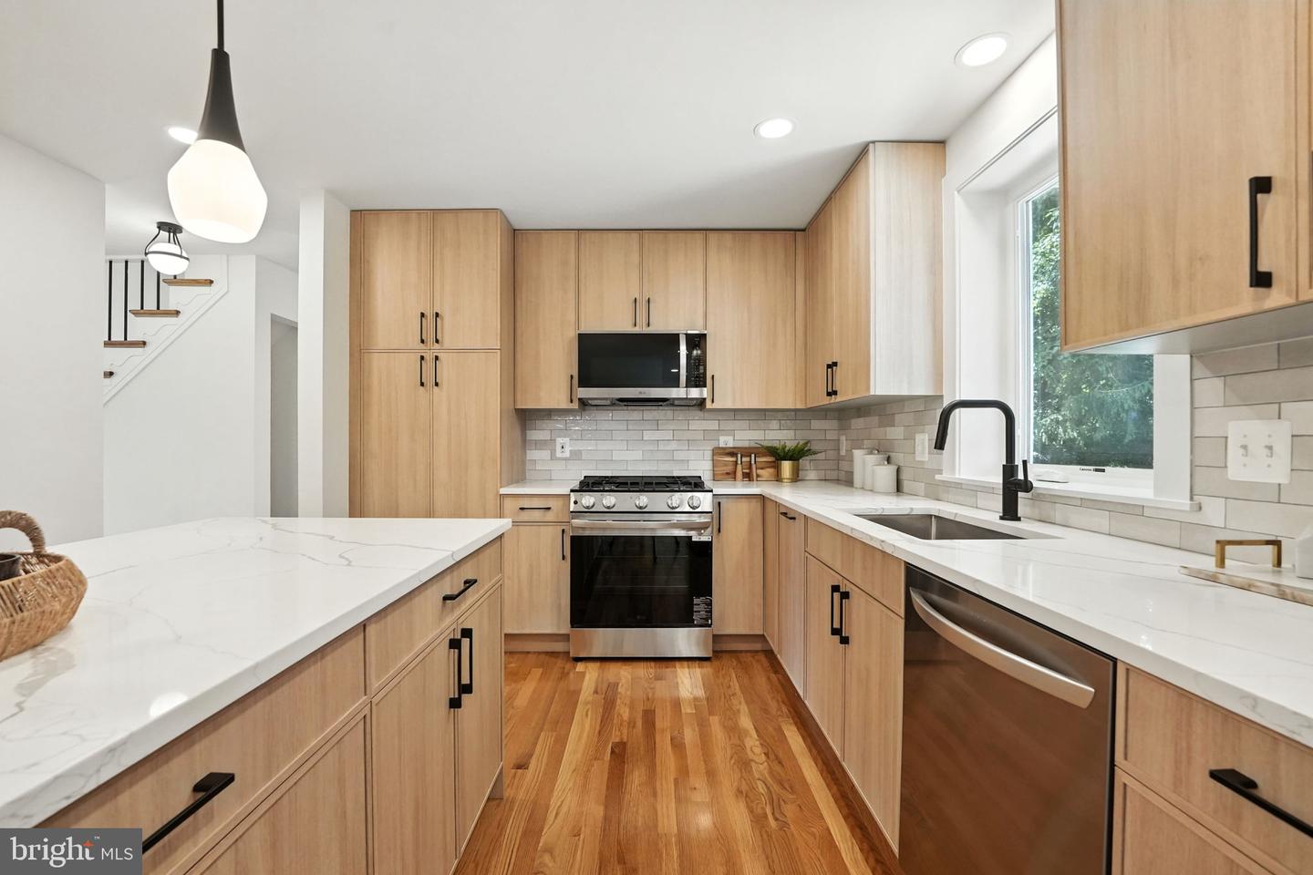8711 WESTWOOD DR, VIENNA, Virginia 22182, 5 Bedrooms Bedrooms, ,3 BathroomsBathrooms,Residential,For sale,8711 WESTWOOD DR,VAFX2263820 MLS # VAFX2263820