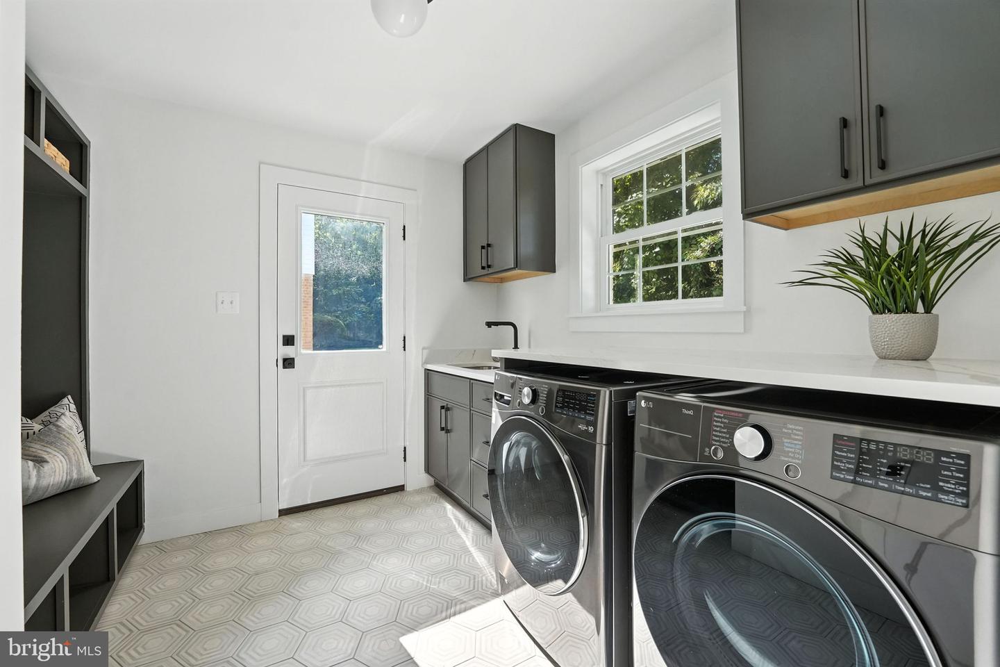 8711 WESTWOOD DR, VIENNA, Virginia 22182, 5 Bedrooms Bedrooms, ,3 BathroomsBathrooms,Residential,For sale,8711 WESTWOOD DR,VAFX2263820 MLS # VAFX2263820