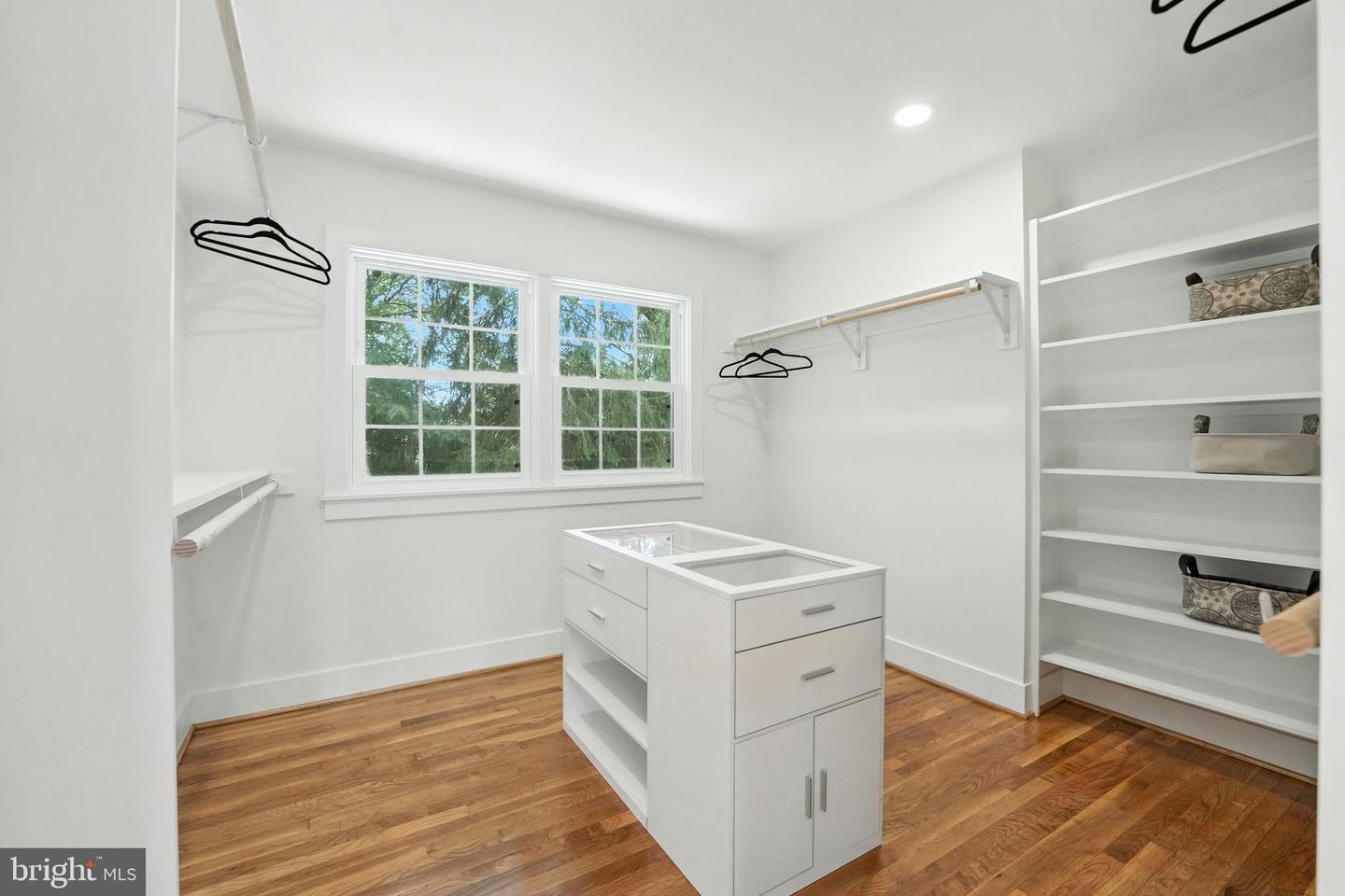 8711 WESTWOOD DR, VIENNA, Virginia 22182, 5 Bedrooms Bedrooms, ,3 BathroomsBathrooms,Residential,For sale,8711 WESTWOOD DR,VAFX2263820 MLS # VAFX2263820