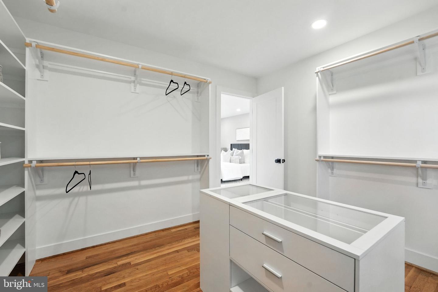 8711 WESTWOOD DR, VIENNA, Virginia 22182, 5 Bedrooms Bedrooms, ,3 BathroomsBathrooms,Residential,For sale,8711 WESTWOOD DR,VAFX2263820 MLS # VAFX2263820
