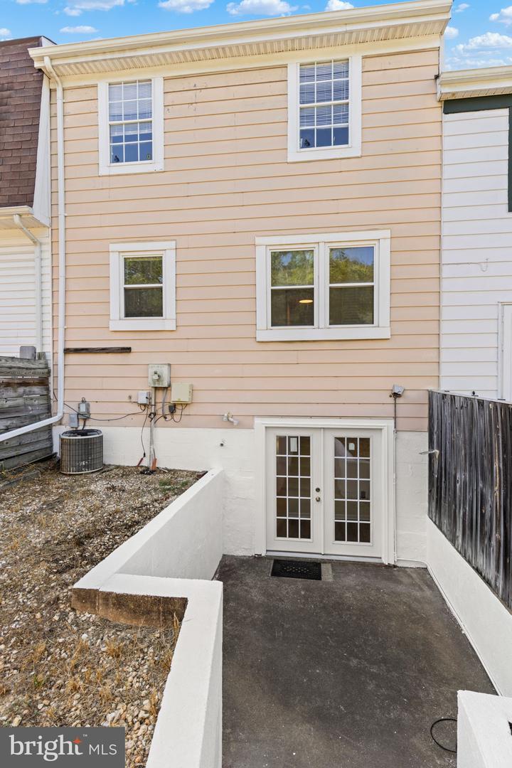1102 JAMES MADISON CIR, FREDERICKSBURG, Virginia 22405, 3 Bedrooms Bedrooms, ,2 BathroomsBathrooms,Residential,For sale,1102 JAMES MADISON CIR,VAST2042240 MLS # VAST2042240
