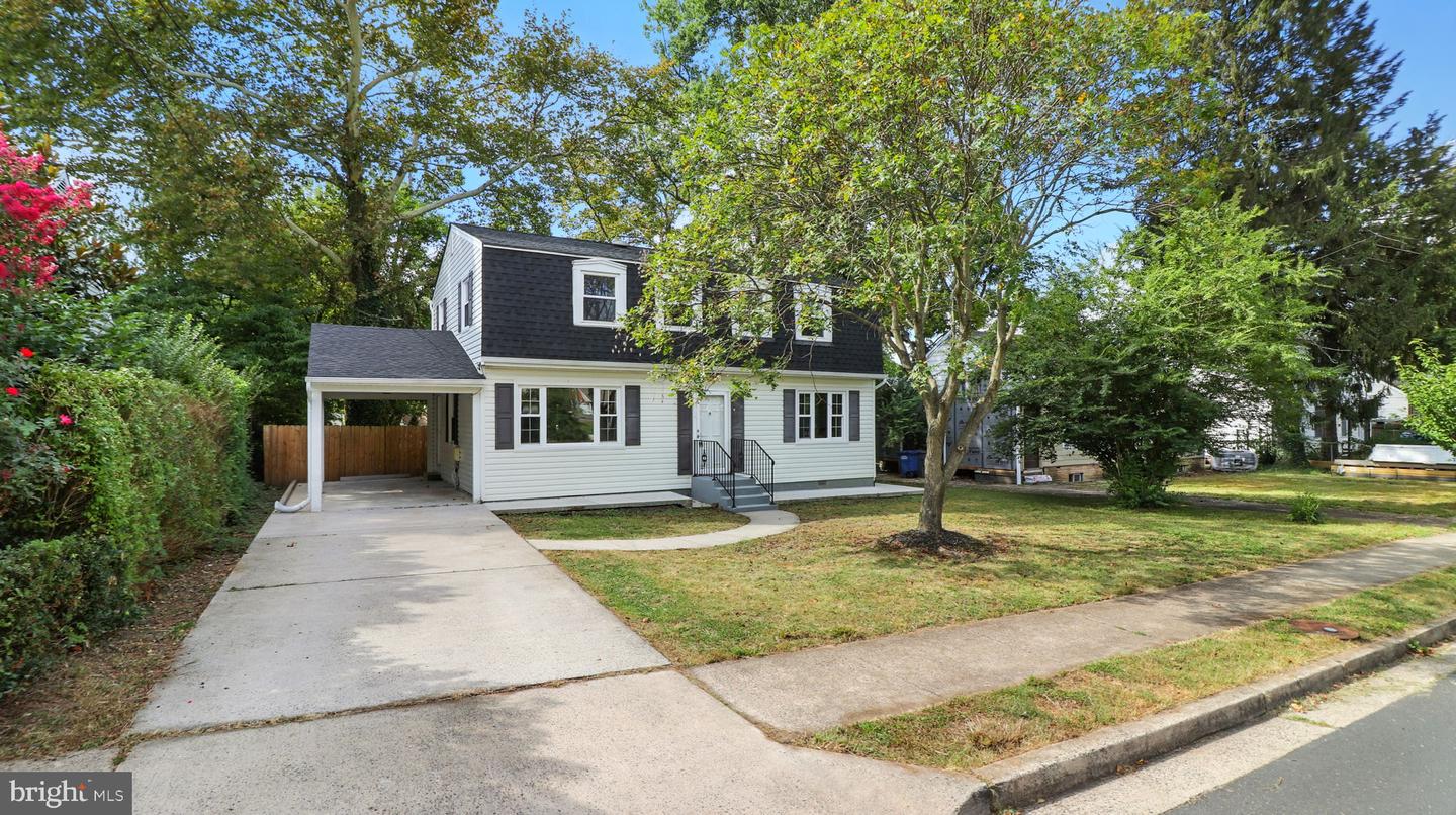 6911 ARLINGTON BLVD, FALLS CHURCH, Virginia 22042, 5 Bedrooms Bedrooms, 6 Rooms Rooms,3 BathroomsBathrooms,Residential,For sale,6911 ARLINGTON BLVD,VAFX2264134 MLS # VAFX2264134