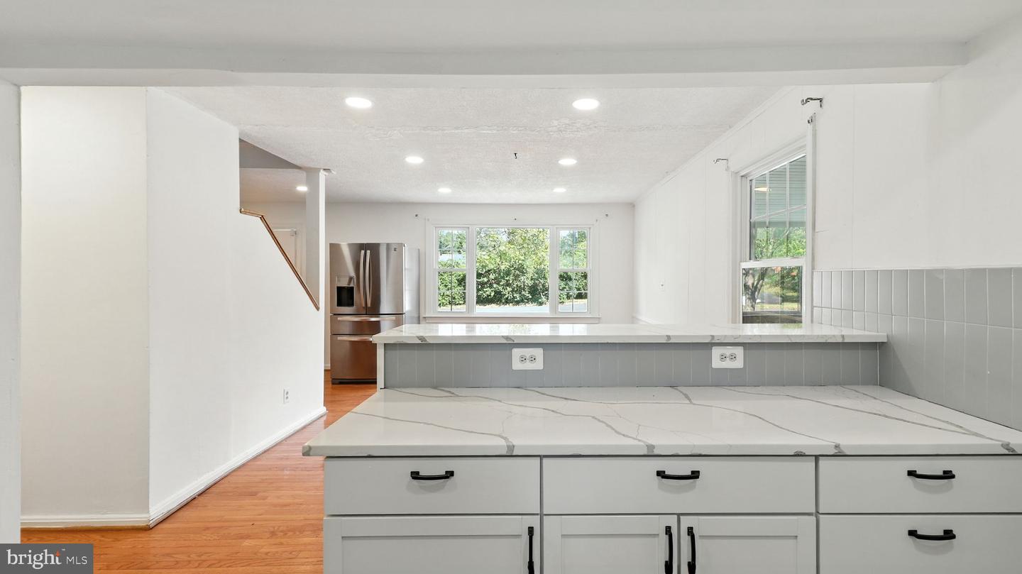 6911 ARLINGTON BLVD, FALLS CHURCH, Virginia 22042, 5 Bedrooms Bedrooms, 6 Rooms Rooms,3 BathroomsBathrooms,Residential,For sale,6911 ARLINGTON BLVD,VAFX2264134 MLS # VAFX2264134