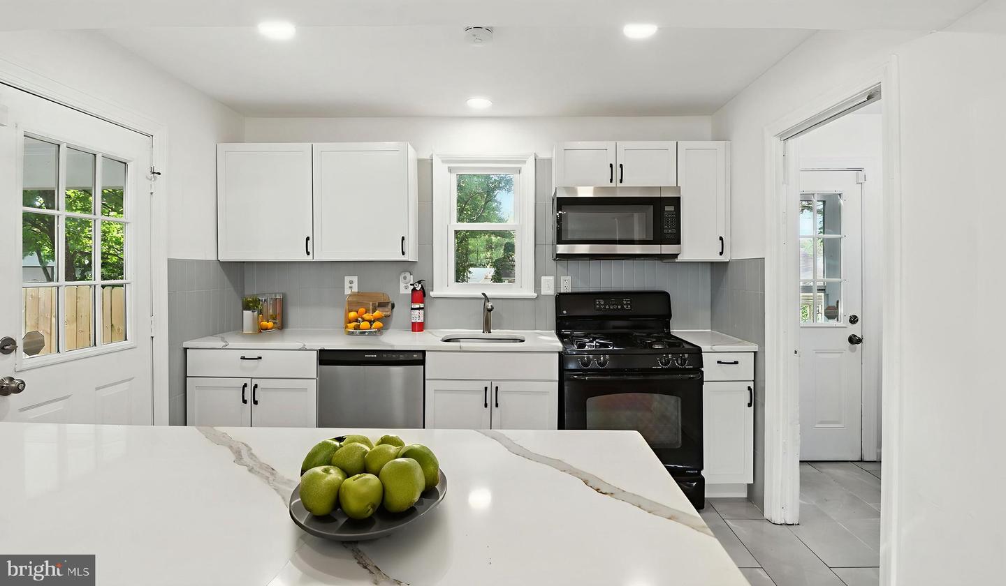 6911 ARLINGTON BLVD, FALLS CHURCH, Virginia 22042, 5 Bedrooms Bedrooms, 6 Rooms Rooms,3 BathroomsBathrooms,Residential,For sale,6911 ARLINGTON BLVD,VAFX2264134 MLS # VAFX2264134