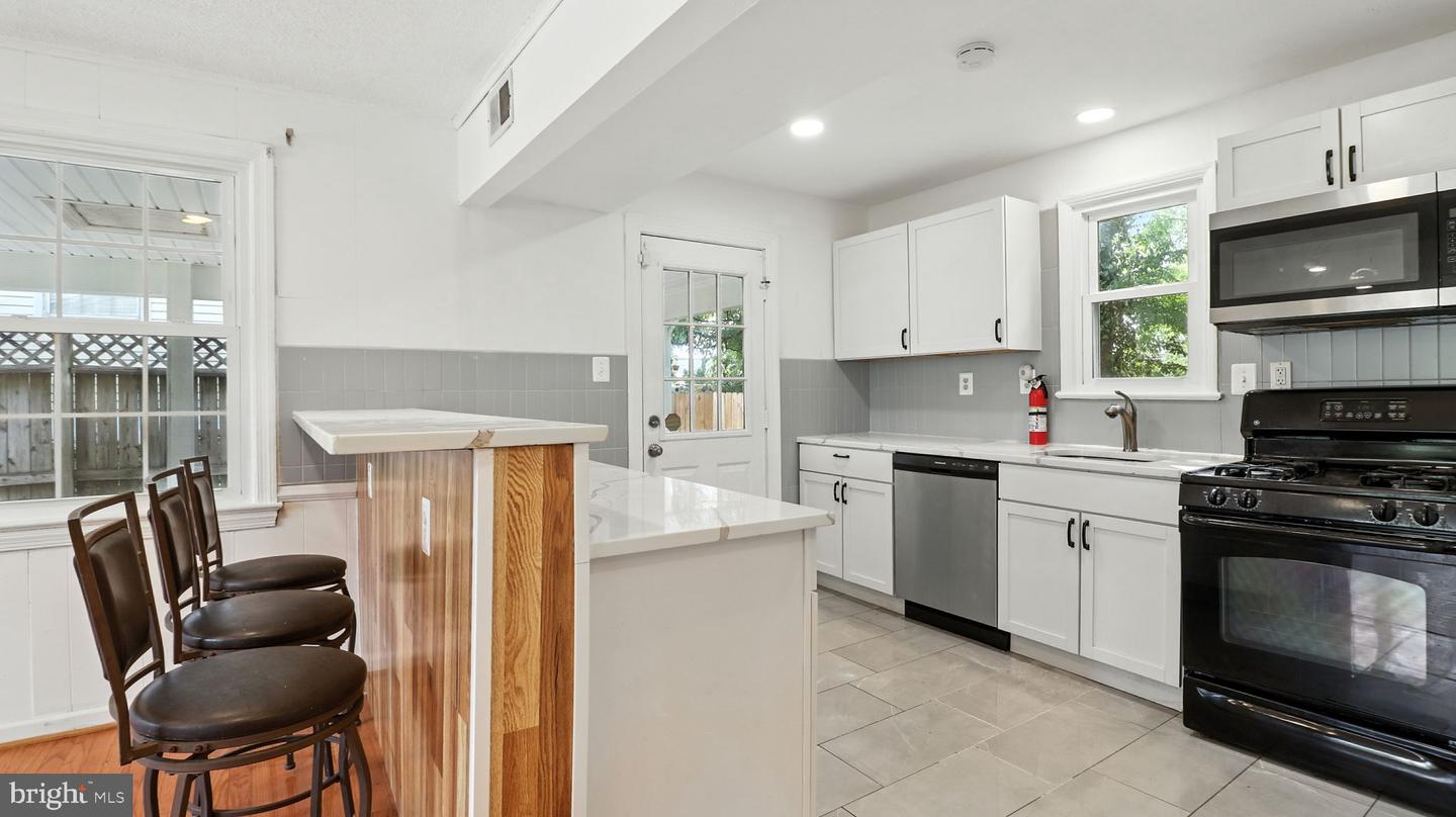 6911 ARLINGTON BLVD, FALLS CHURCH, Virginia 22042, 5 Bedrooms Bedrooms, 6 Rooms Rooms,3 BathroomsBathrooms,Residential,For sale,6911 ARLINGTON BLVD,VAFX2264134 MLS # VAFX2264134