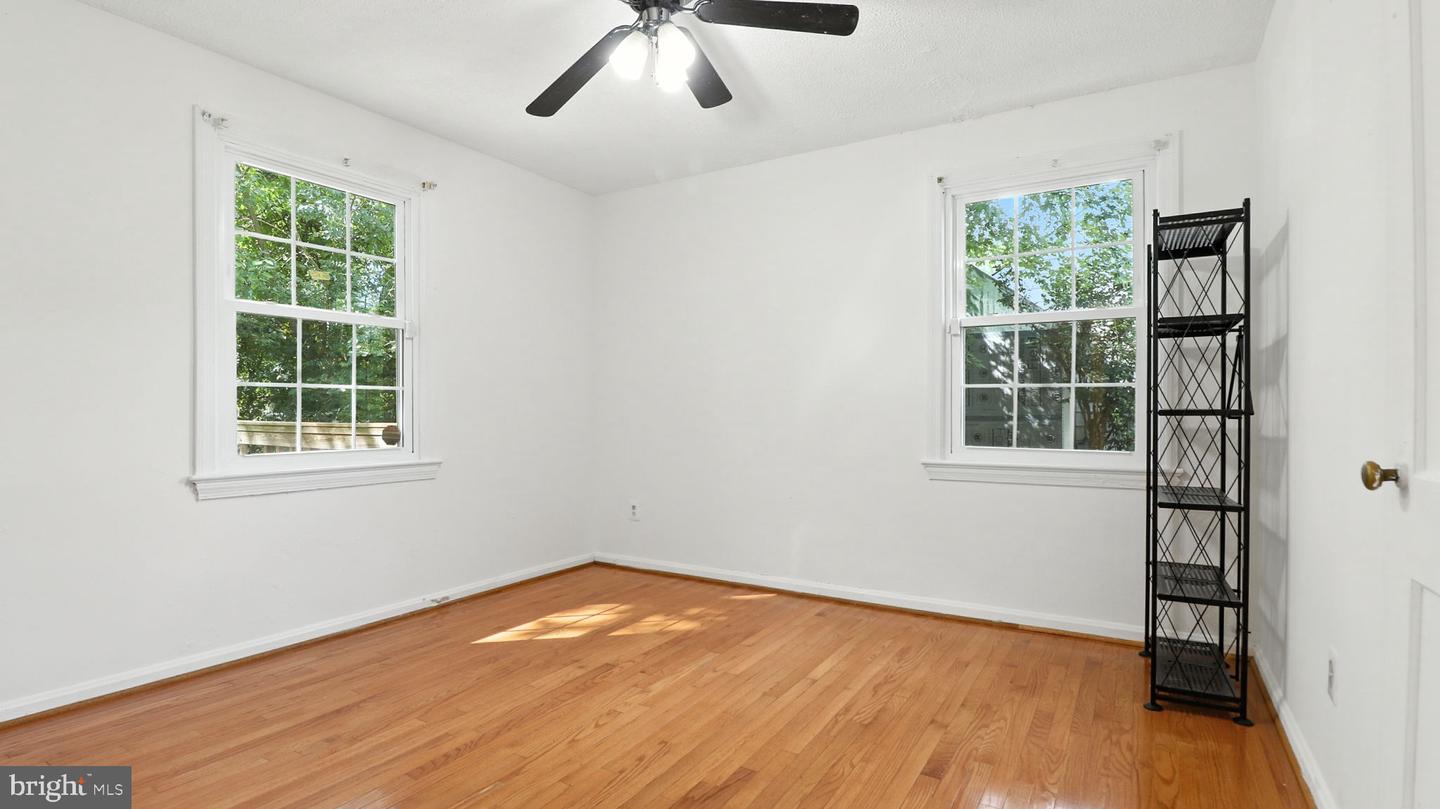 6911 ARLINGTON BLVD, FALLS CHURCH, Virginia 22042, 5 Bedrooms Bedrooms, 6 Rooms Rooms,3 BathroomsBathrooms,Residential,For sale,6911 ARLINGTON BLVD,VAFX2264134 MLS # VAFX2264134