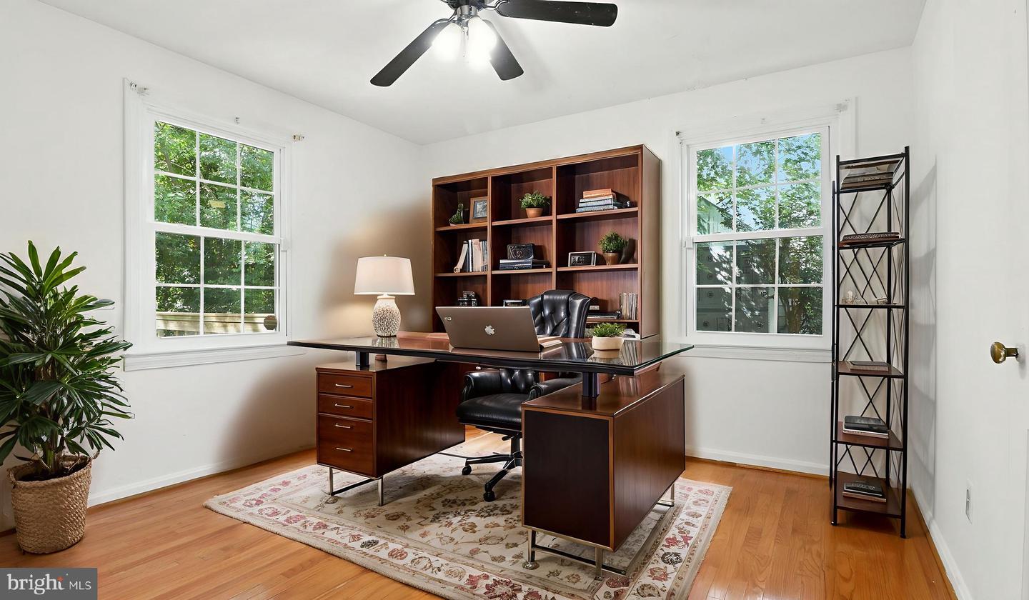 6911 ARLINGTON BLVD, FALLS CHURCH, Virginia 22042, 5 Bedrooms Bedrooms, 6 Rooms Rooms,3 BathroomsBathrooms,Residential,For sale,6911 ARLINGTON BLVD,VAFX2264134 MLS # VAFX2264134