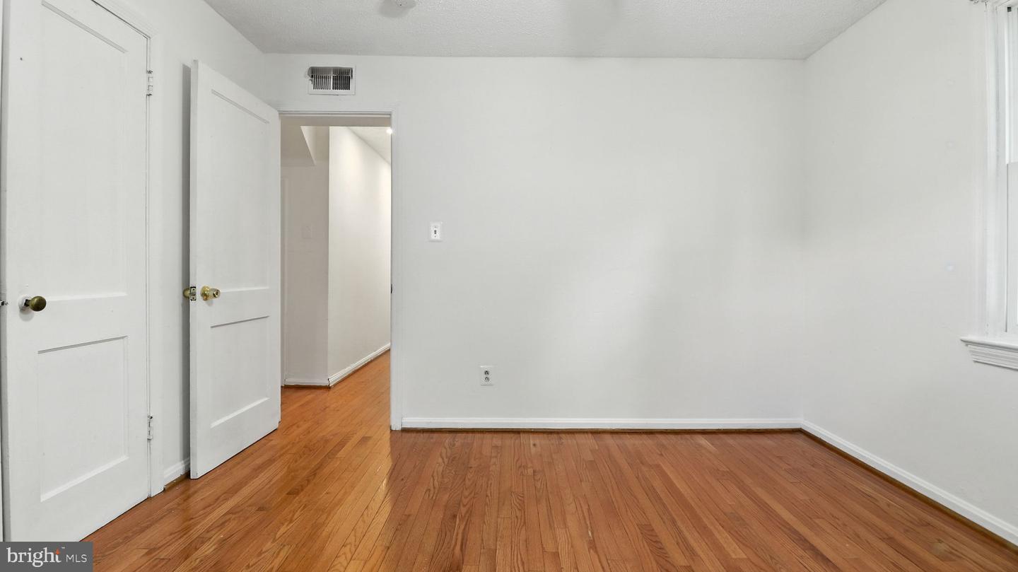 6911 ARLINGTON BLVD, FALLS CHURCH, Virginia 22042, 5 Bedrooms Bedrooms, 6 Rooms Rooms,3 BathroomsBathrooms,Residential,For sale,6911 ARLINGTON BLVD,VAFX2264134 MLS # VAFX2264134