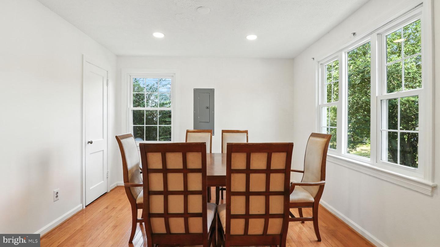 6911 ARLINGTON BLVD, FALLS CHURCH, Virginia 22042, 5 Bedrooms Bedrooms, 6 Rooms Rooms,3 BathroomsBathrooms,Residential,For sale,6911 ARLINGTON BLVD,VAFX2264134 MLS # VAFX2264134