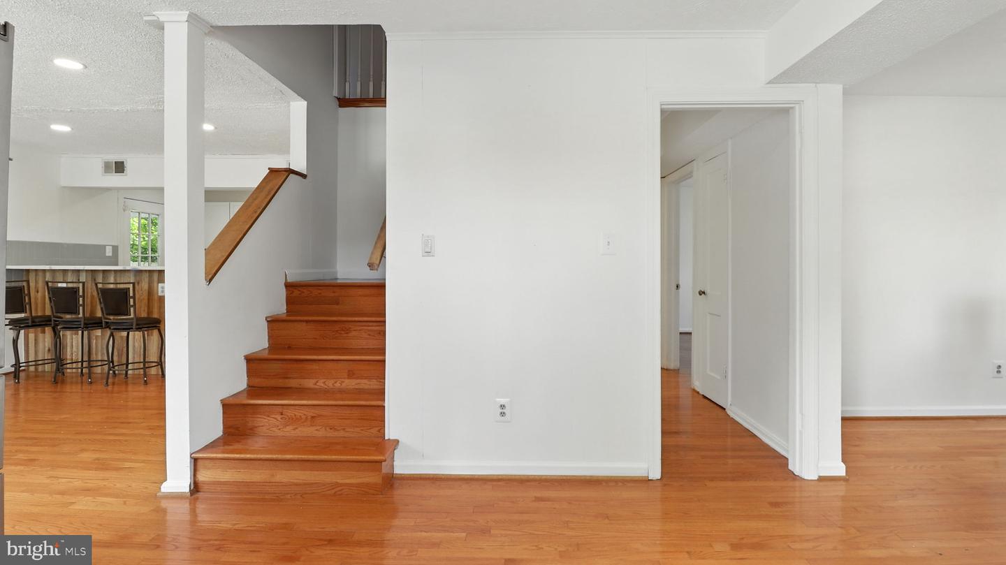 6911 ARLINGTON BLVD, FALLS CHURCH, Virginia 22042, 5 Bedrooms Bedrooms, 6 Rooms Rooms,3 BathroomsBathrooms,Residential,For sale,6911 ARLINGTON BLVD,VAFX2264134 MLS # VAFX2264134