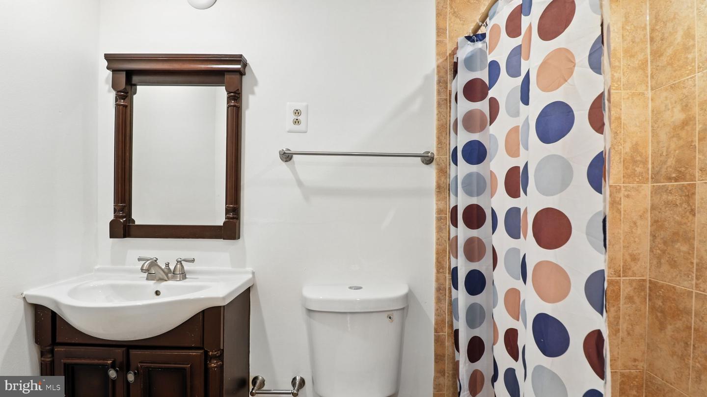 6911 ARLINGTON BLVD, FALLS CHURCH, Virginia 22042, 5 Bedrooms Bedrooms, 6 Rooms Rooms,3 BathroomsBathrooms,Residential,For sale,6911 ARLINGTON BLVD,VAFX2264134 MLS # VAFX2264134