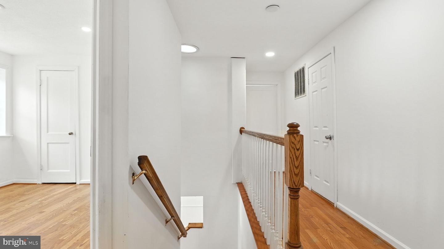6911 ARLINGTON BLVD, FALLS CHURCH, Virginia 22042, 5 Bedrooms Bedrooms, 6 Rooms Rooms,3 BathroomsBathrooms,Residential,For sale,6911 ARLINGTON BLVD,VAFX2264134 MLS # VAFX2264134