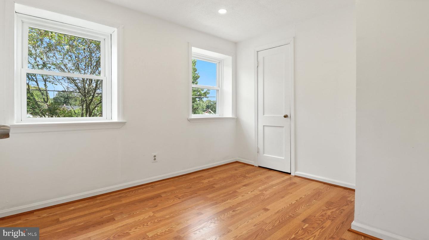 6911 ARLINGTON BLVD, FALLS CHURCH, Virginia 22042, 5 Bedrooms Bedrooms, 6 Rooms Rooms,3 BathroomsBathrooms,Residential,For sale,6911 ARLINGTON BLVD,VAFX2264134 MLS # VAFX2264134