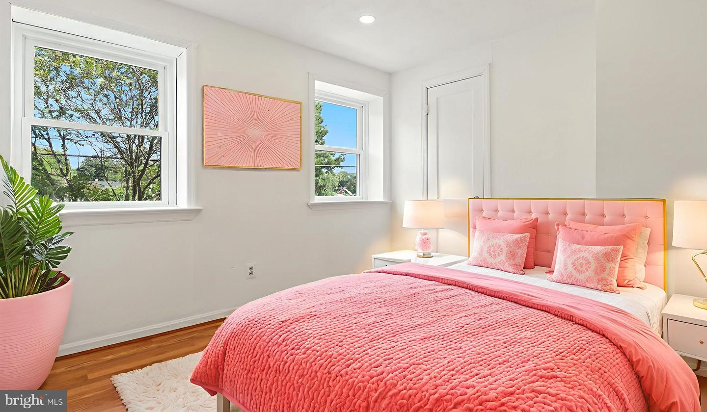 6911 ARLINGTON BLVD, FALLS CHURCH, Virginia 22042, 5 Bedrooms Bedrooms, 6 Rooms Rooms,3 BathroomsBathrooms,Residential,For sale,6911 ARLINGTON BLVD,VAFX2264134 MLS # VAFX2264134