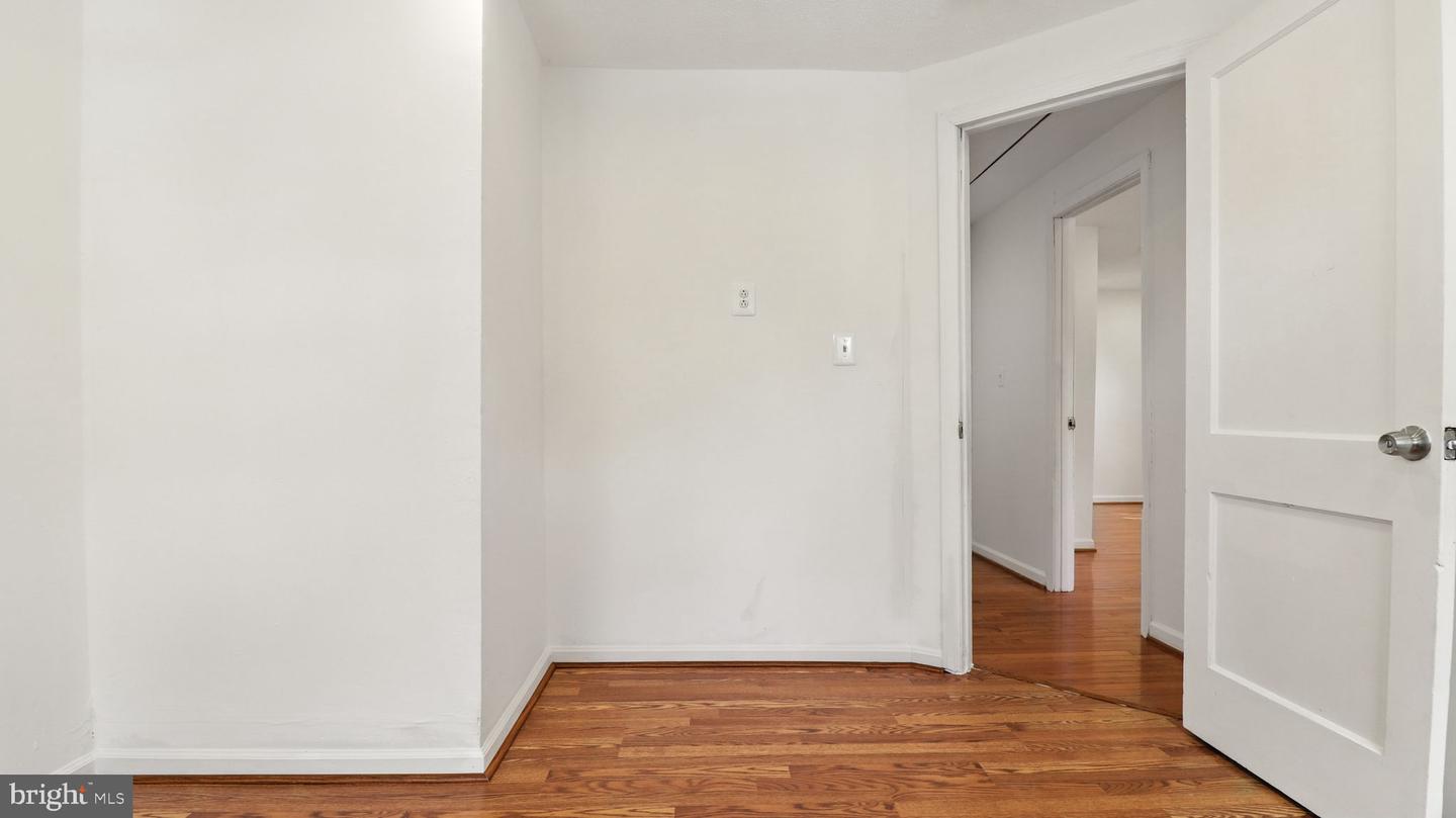 6911 ARLINGTON BLVD, FALLS CHURCH, Virginia 22042, 5 Bedrooms Bedrooms, 6 Rooms Rooms,3 BathroomsBathrooms,Residential,For sale,6911 ARLINGTON BLVD,VAFX2264134 MLS # VAFX2264134