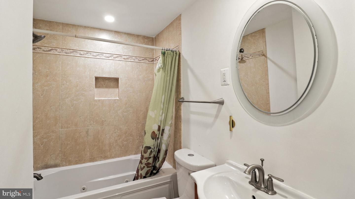 6911 ARLINGTON BLVD, FALLS CHURCH, Virginia 22042, 5 Bedrooms Bedrooms, 6 Rooms Rooms,3 BathroomsBathrooms,Residential,For sale,6911 ARLINGTON BLVD,VAFX2264134 MLS # VAFX2264134