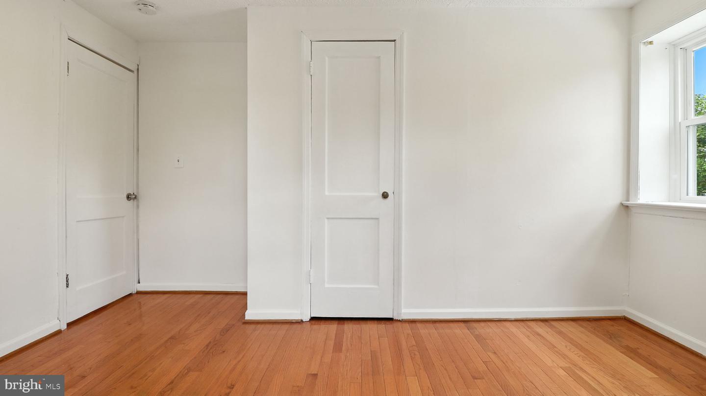6911 ARLINGTON BLVD, FALLS CHURCH, Virginia 22042, 5 Bedrooms Bedrooms, 6 Rooms Rooms,3 BathroomsBathrooms,Residential,For sale,6911 ARLINGTON BLVD,VAFX2264134 MLS # VAFX2264134