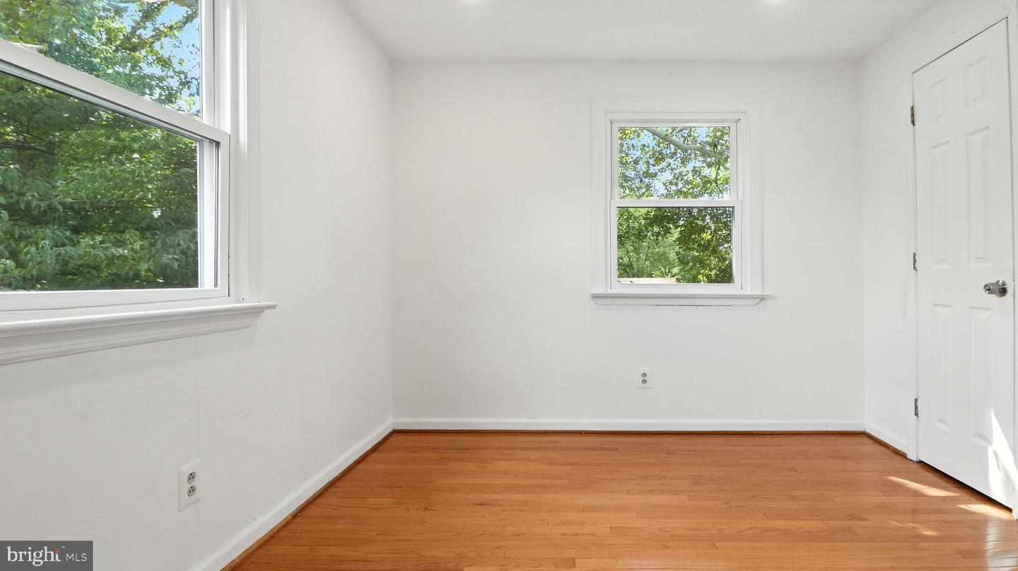 6911 ARLINGTON BLVD, FALLS CHURCH, Virginia 22042, 5 Bedrooms Bedrooms, 6 Rooms Rooms,3 BathroomsBathrooms,Residential,For sale,6911 ARLINGTON BLVD,VAFX2264134 MLS # VAFX2264134