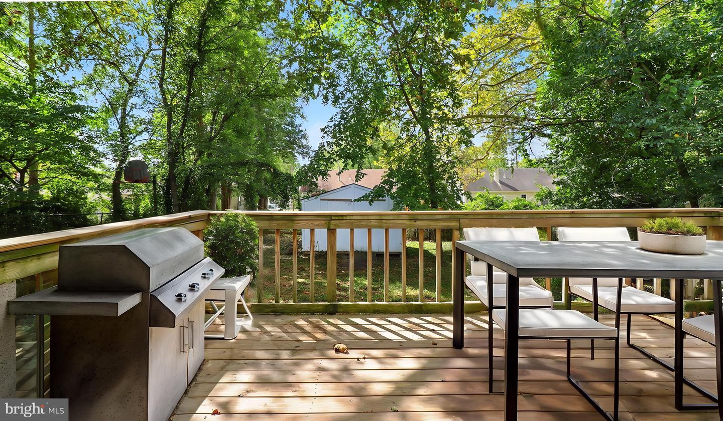 6911 ARLINGTON BLVD, FALLS CHURCH, Virginia 22042, 5 Bedrooms Bedrooms, 6 Rooms Rooms,3 BathroomsBathrooms,Residential,For sale,6911 ARLINGTON BLVD,VAFX2264134 MLS # VAFX2264134