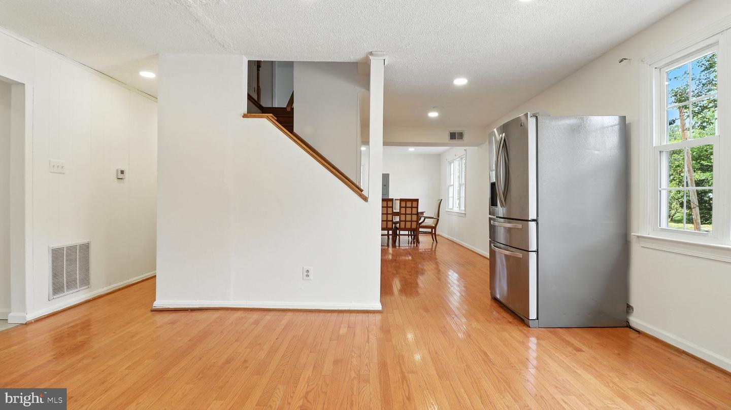 6911 ARLINGTON BLVD, FALLS CHURCH, Virginia 22042, 5 Bedrooms Bedrooms, 6 Rooms Rooms,3 BathroomsBathrooms,Residential,For sale,6911 ARLINGTON BLVD,VAFX2264134 MLS # VAFX2264134