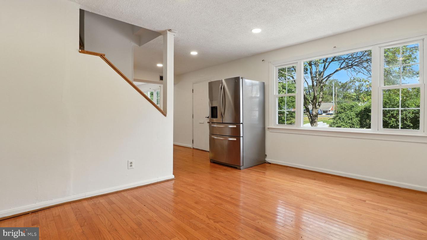 6911 ARLINGTON BLVD, FALLS CHURCH, Virginia 22042, 5 Bedrooms Bedrooms, 6 Rooms Rooms,3 BathroomsBathrooms,Residential,For sale,6911 ARLINGTON BLVD,VAFX2264134 MLS # VAFX2264134