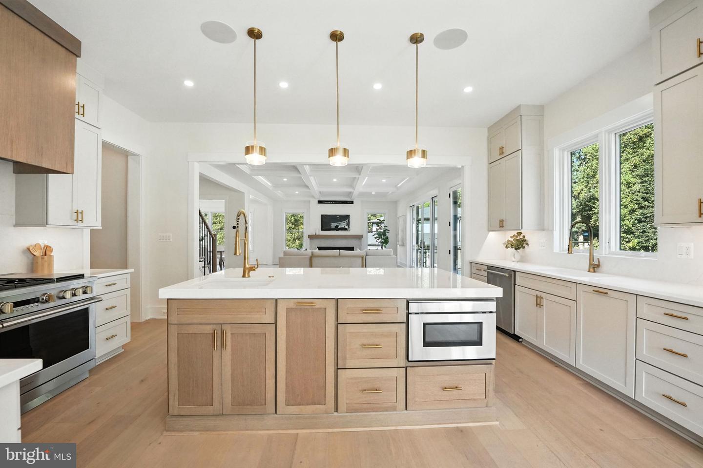 3140 HIGHLAND LN, FAIRFAX, Virginia 22031, 6 Bedrooms Bedrooms, ,6 BathroomsBathrooms,Residential,For sale,3140 HIGHLAND LN,VAFX2264244 MLS # VAFX2264244