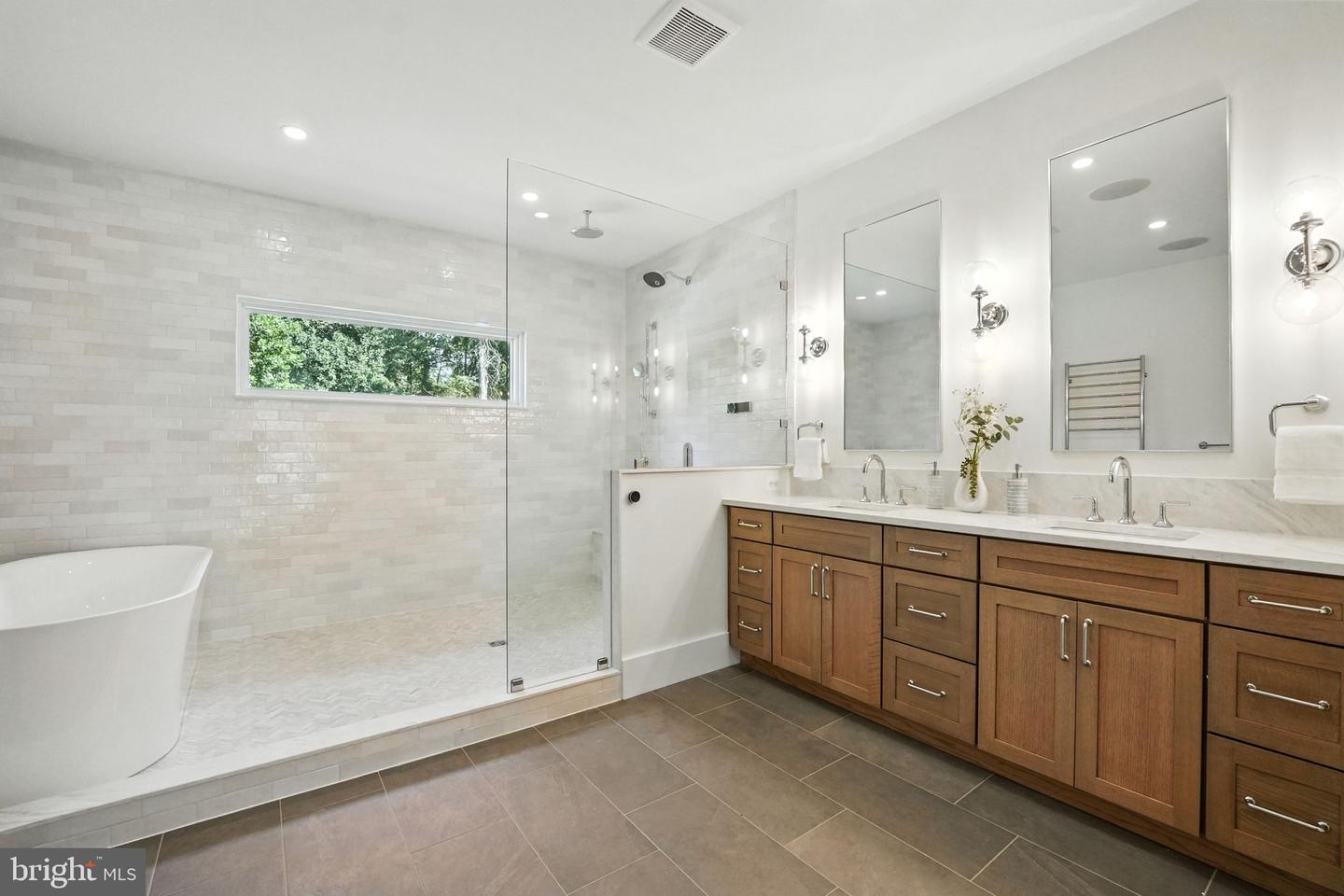 3140 HIGHLAND LN, FAIRFAX, Virginia 22031, 6 Bedrooms Bedrooms, ,6 BathroomsBathrooms,Residential,For sale,3140 HIGHLAND LN,VAFX2264244 MLS # VAFX2264244