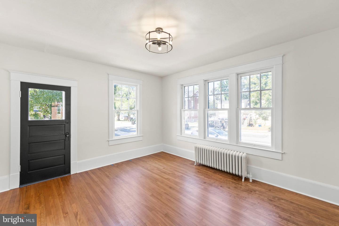 501 NATIONAL AVE, WINCHESTER, Virginia 22601, 4 Bedrooms Bedrooms, ,1 BathroomBathrooms,Residential,For sale,501 NATIONAL AVE,VAWI2008998 MLS # VAWI2008998