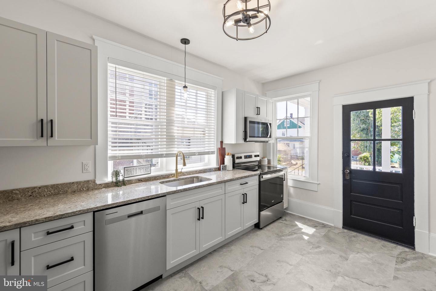 501 NATIONAL AVE, WINCHESTER, Virginia 22601, 4 Bedrooms Bedrooms, ,1 BathroomBathrooms,Residential,For sale,501 NATIONAL AVE,VAWI2008998 MLS # VAWI2008998