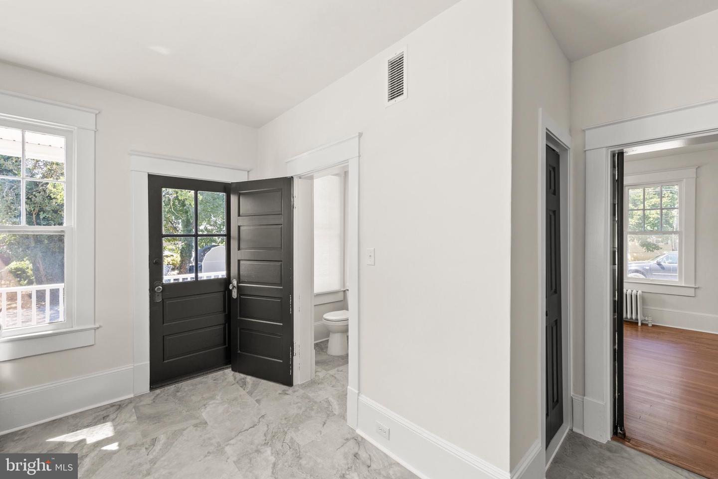 501 NATIONAL AVE, WINCHESTER, Virginia 22601, 4 Bedrooms Bedrooms, ,1 BathroomBathrooms,Residential,For sale,501 NATIONAL AVE,VAWI2008998 MLS # VAWI2008998