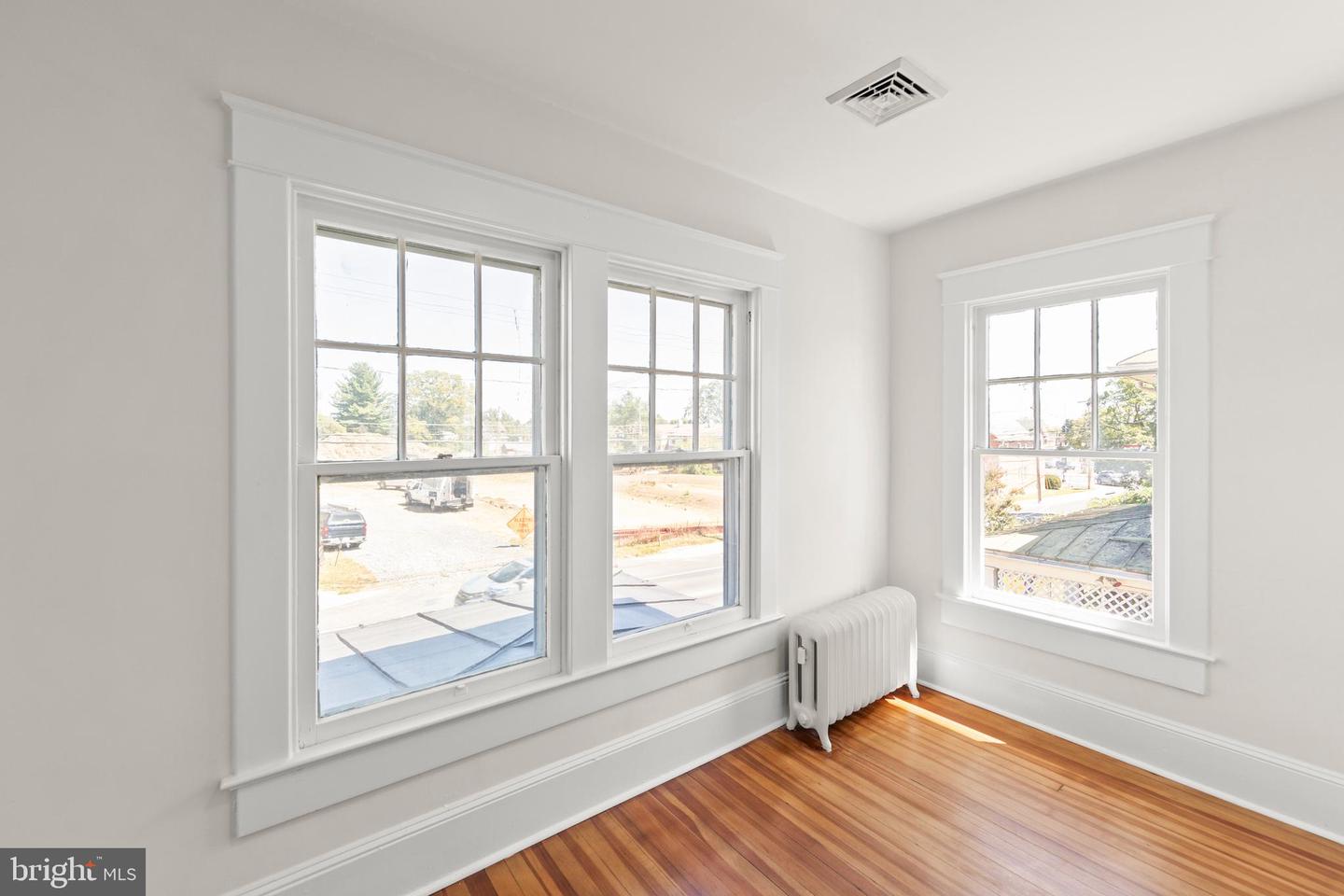 501 NATIONAL AVE, WINCHESTER, Virginia 22601, 4 Bedrooms Bedrooms, ,1 BathroomBathrooms,Residential,For sale,501 NATIONAL AVE,VAWI2008998 MLS # VAWI2008998
