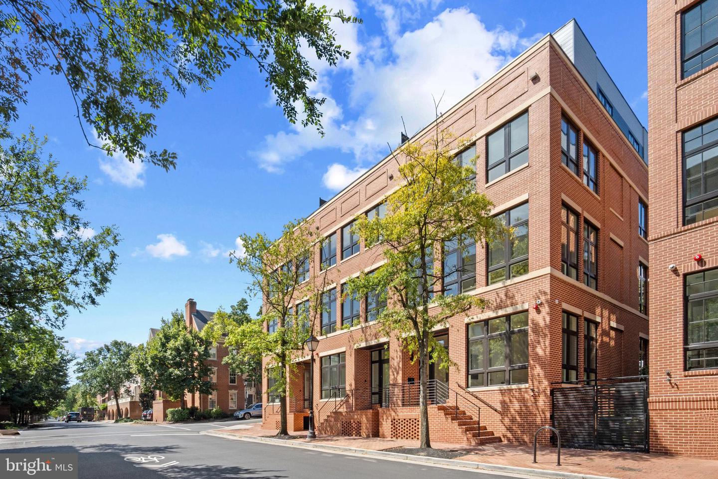 223 S UNION ST, ALEXANDRIA, Virginia 22314, 4 Bedrooms Bedrooms, 16 Rooms Rooms,4 BathroomsBathrooms,Residential,For sale,223 S UNION ST,VAAX2049196 MLS # VAAX2049196