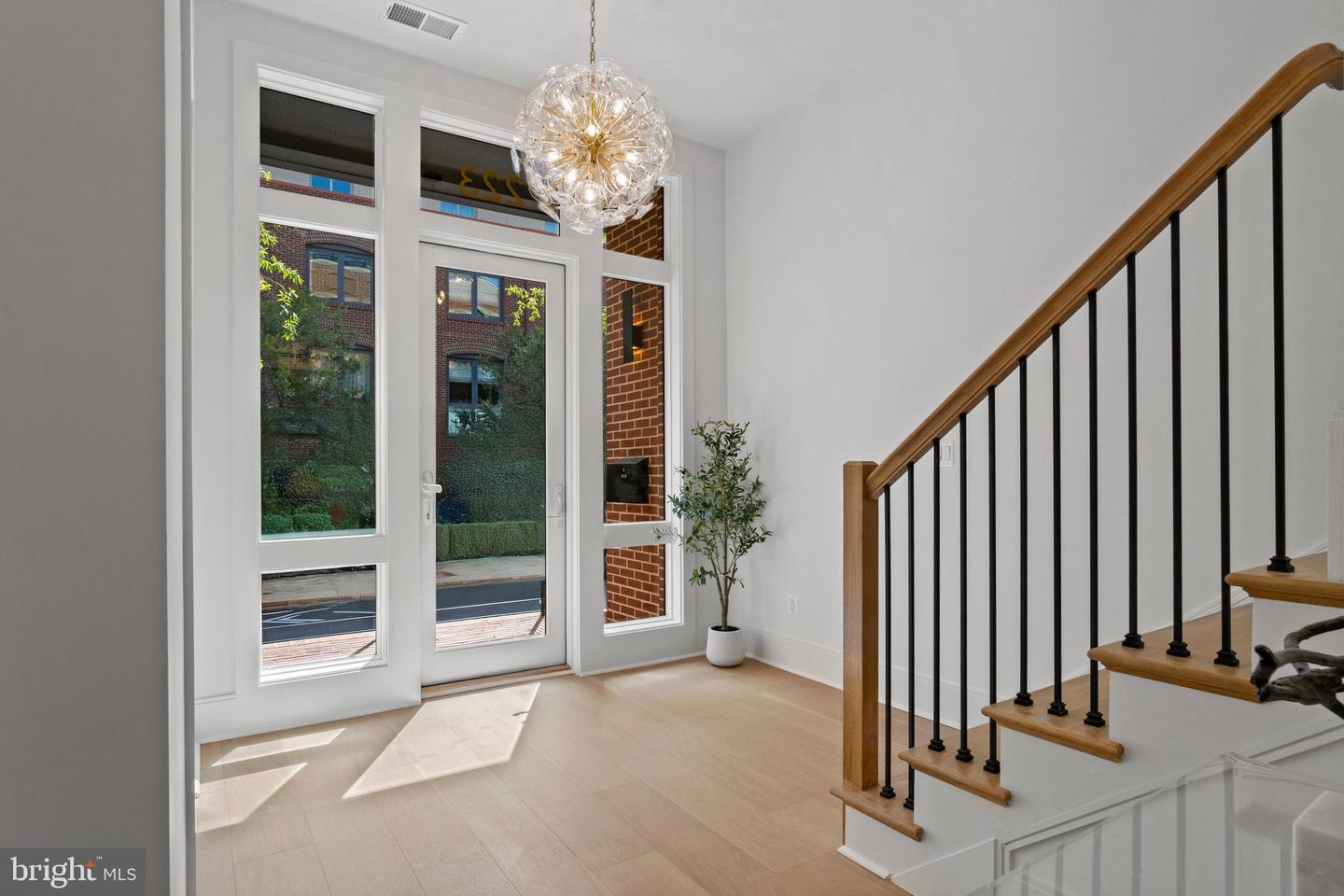 223 S UNION ST, ALEXANDRIA, Virginia 22314, 4 Bedrooms Bedrooms, 16 Rooms Rooms,4 BathroomsBathrooms,Residential,For sale,223 S UNION ST,VAAX2049196 MLS # VAAX2049196