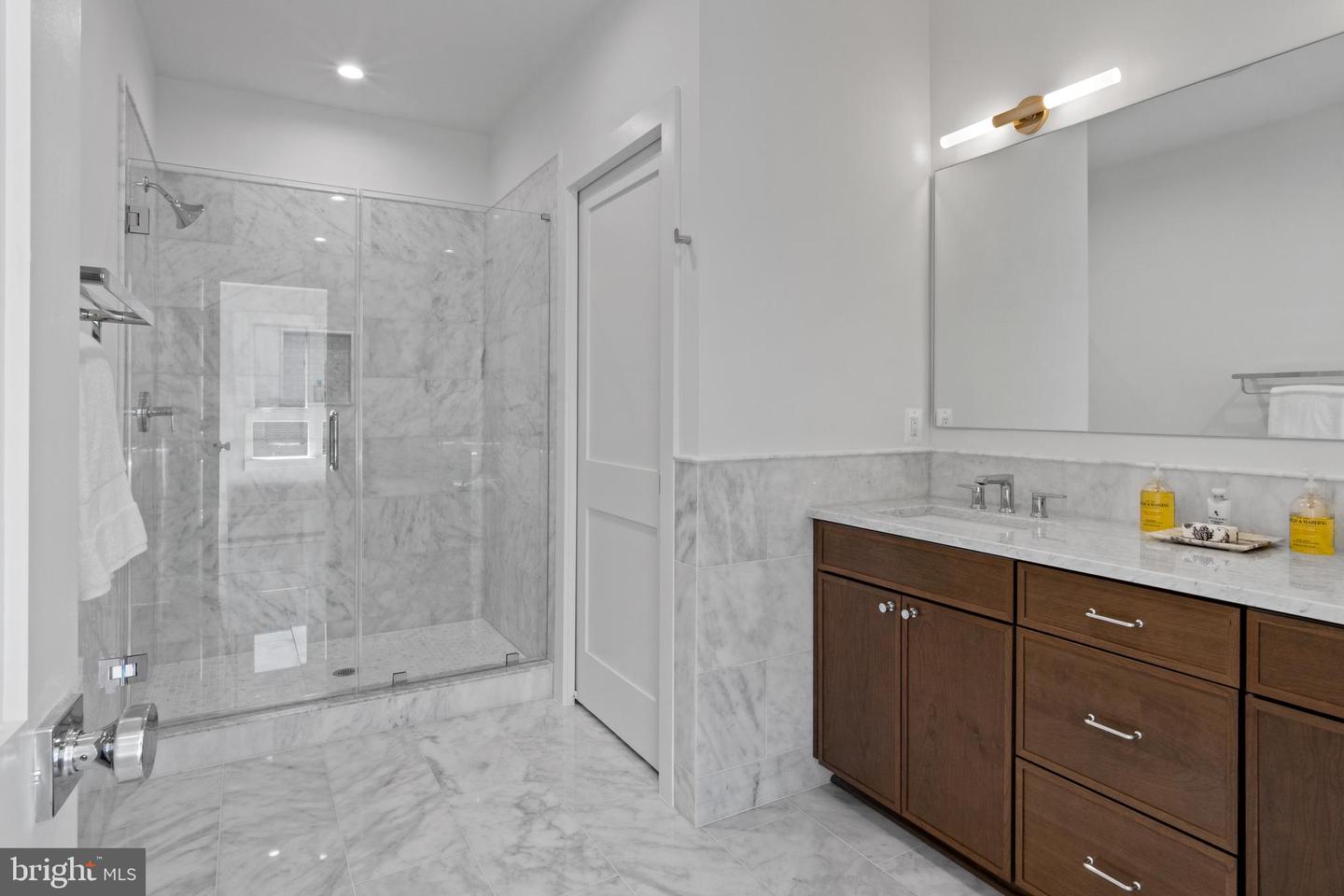223 S UNION ST, ALEXANDRIA, Virginia 22314, 4 Bedrooms Bedrooms, 16 Rooms Rooms,4 BathroomsBathrooms,Residential,For sale,223 S UNION ST,VAAX2049196 MLS # VAAX2049196