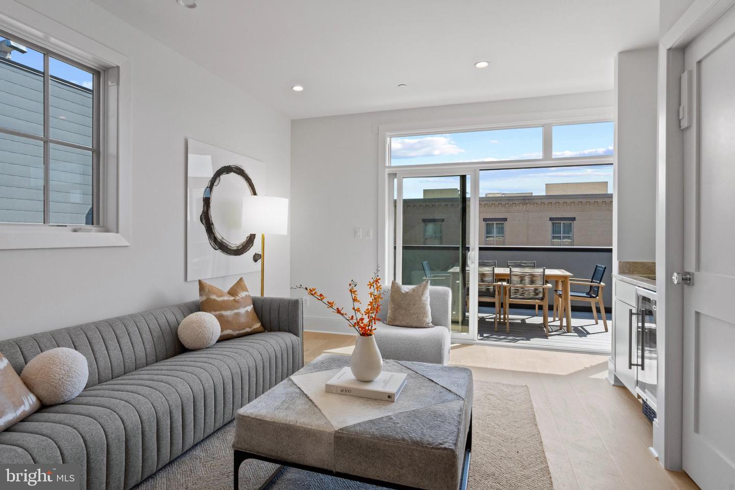 223 S UNION ST, ALEXANDRIA, Virginia 22314, 4 Bedrooms Bedrooms, 16 Rooms Rooms,4 BathroomsBathrooms,Residential,For sale,223 S UNION ST,VAAX2049196 MLS # VAAX2049196
