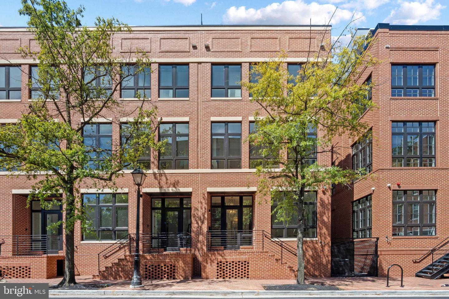 223 S UNION ST, ALEXANDRIA, Virginia 22314, 4 Bedrooms Bedrooms, 16 Rooms Rooms,4 BathroomsBathrooms,Residential,For sale,223 S UNION ST,VAAX2049196 MLS # VAAX2049196