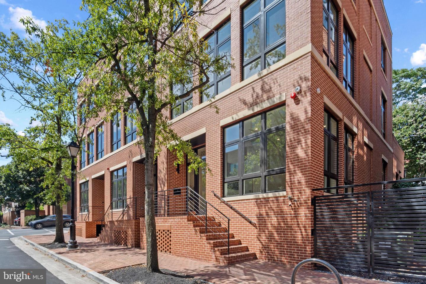 223 S UNION ST, ALEXANDRIA, Virginia 22314, 4 Bedrooms Bedrooms, 16 Rooms Rooms,4 BathroomsBathrooms,Residential,For sale,223 S UNION ST,VAAX2049196 MLS # VAAX2049196
