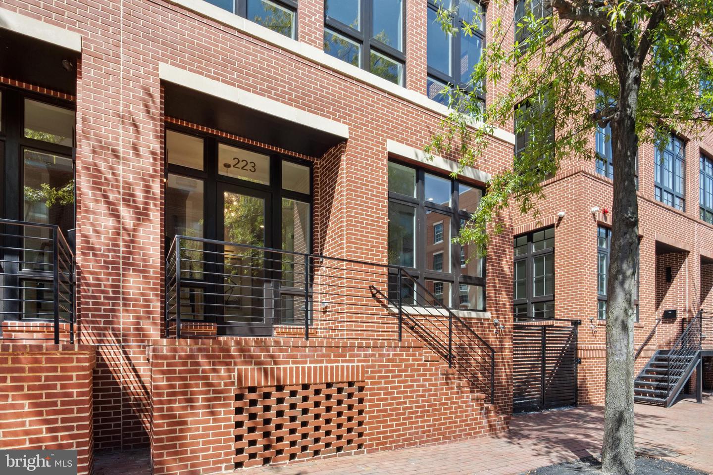 223 S UNION ST, ALEXANDRIA, Virginia 22314, 4 Bedrooms Bedrooms, 16 Rooms Rooms,4 BathroomsBathrooms,Residential,For sale,223 S UNION ST,VAAX2049196 MLS # VAAX2049196