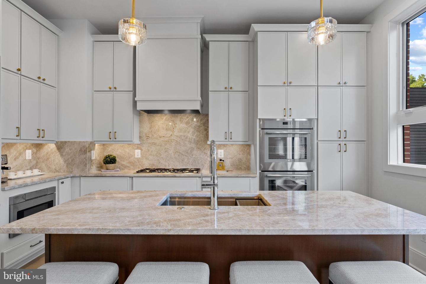 223 S UNION ST, ALEXANDRIA, Virginia 22314, 4 Bedrooms Bedrooms, 16 Rooms Rooms,4 BathroomsBathrooms,Residential,For sale,223 S UNION ST,VAAX2049196 MLS # VAAX2049196