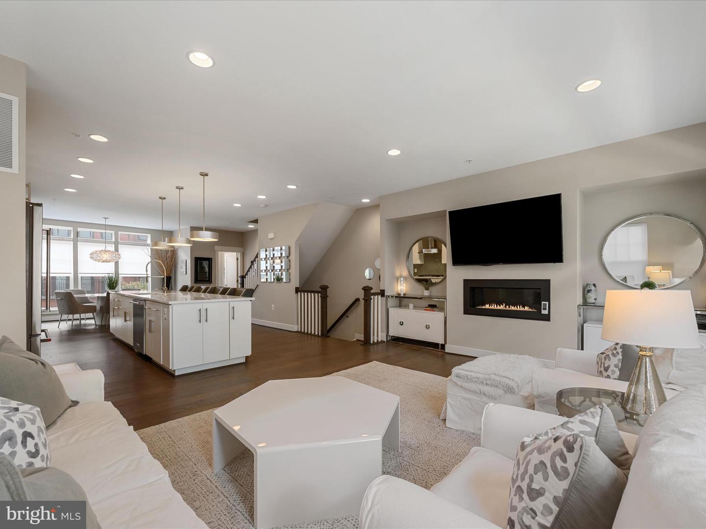 411 BICKSLER SQ SE, LEESBURG, Virginia 20175, 4 Bedrooms Bedrooms, ,3 BathroomsBathrooms,Residential,For sale,411 BICKSLER SQ SE,VALO2105936 MLS # VALO2105936
