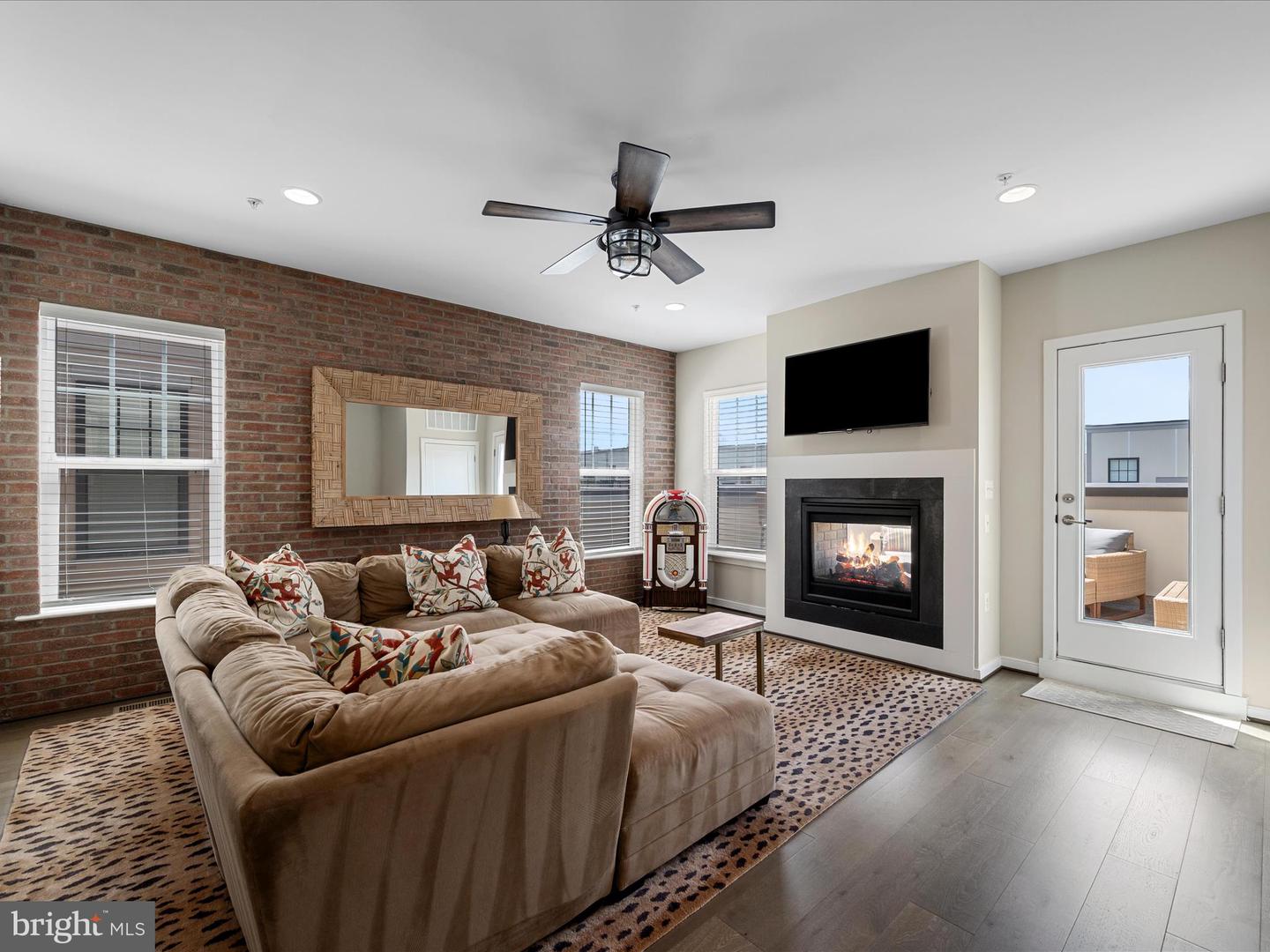 411 BICKSLER SQ SE, LEESBURG, Virginia 20175, 4 Bedrooms Bedrooms, ,3 BathroomsBathrooms,Residential,For sale,411 BICKSLER SQ SE,VALO2105936 MLS # VALO2105936