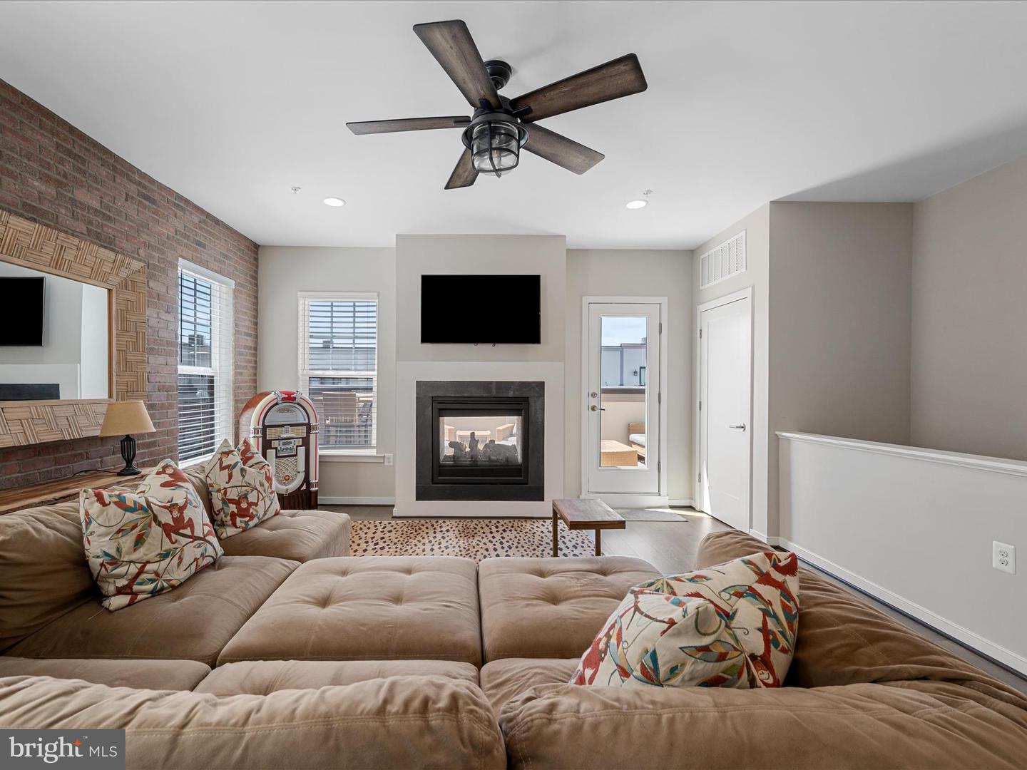 411 BICKSLER SQ SE, LEESBURG, Virginia 20175, 4 Bedrooms Bedrooms, ,3 BathroomsBathrooms,Residential,For sale,411 BICKSLER SQ SE,VALO2105936 MLS # VALO2105936