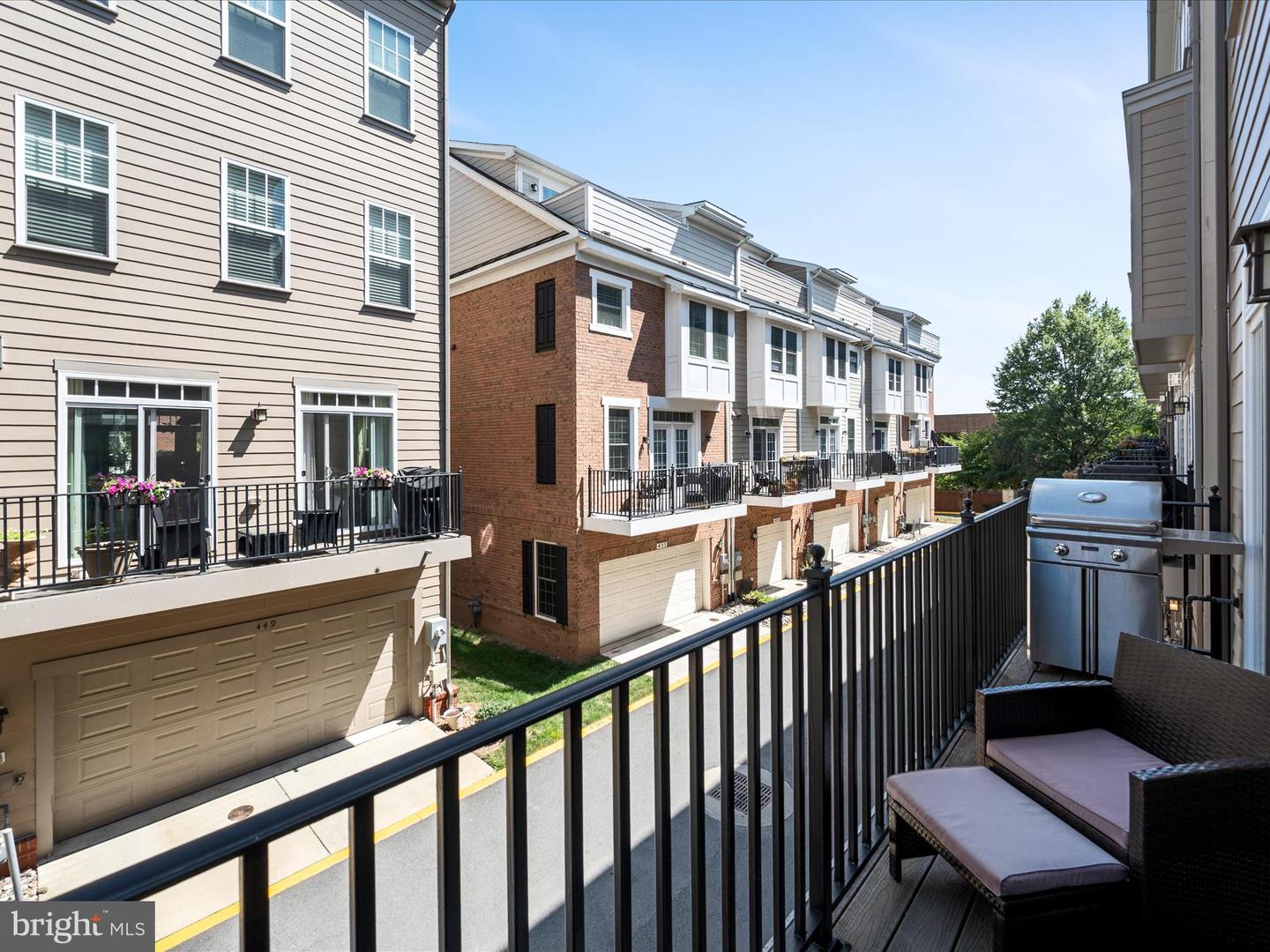 411 BICKSLER SQ SE, LEESBURG, Virginia 20175, 4 Bedrooms Bedrooms, ,3 BathroomsBathrooms,Residential,For sale,411 BICKSLER SQ SE,VALO2105936 MLS # VALO2105936