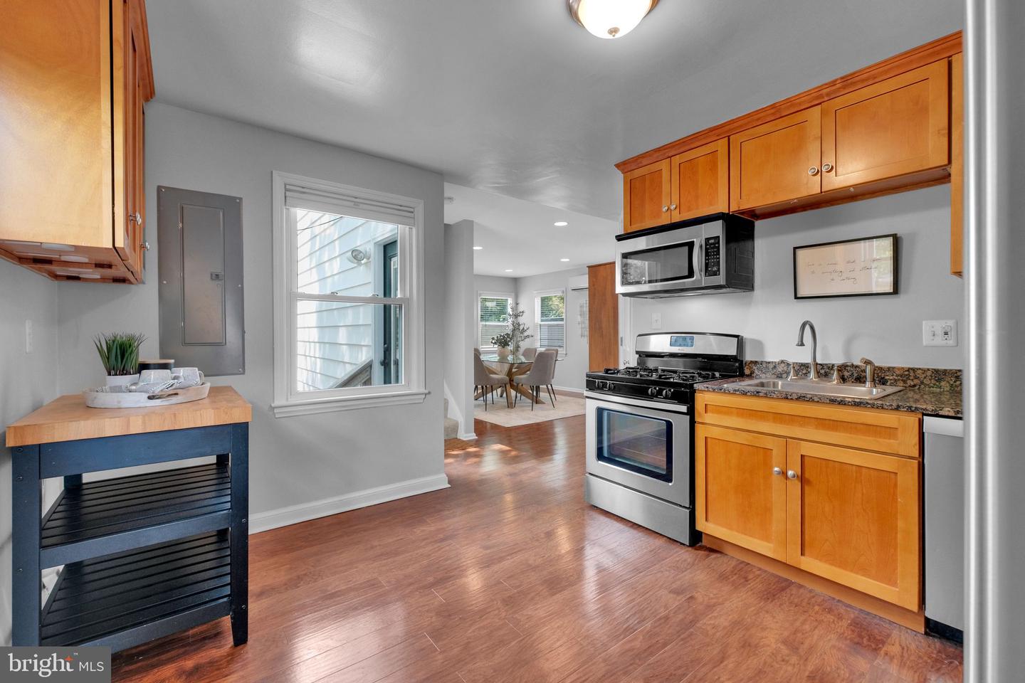 5402 S 12TH ST S, ARLINGTON, Virginia 22204, 5 Bedrooms Bedrooms, ,2 BathroomsBathrooms,Residential,For sale,5402 S 12TH ST S,VAFX2264108 MLS # VAFX2264108