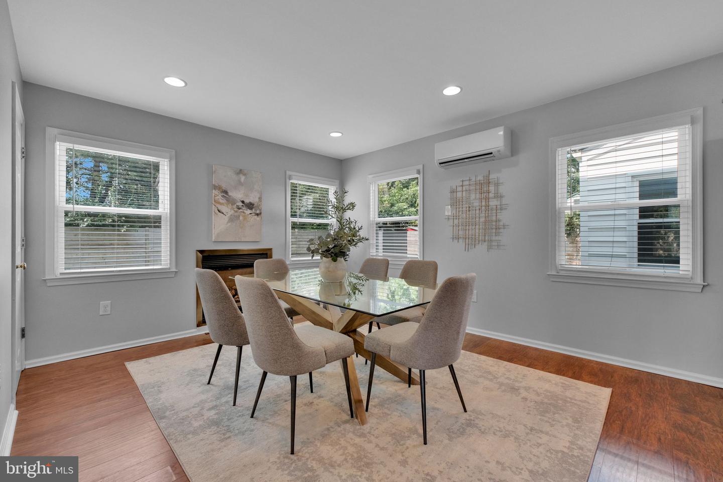 5402 S 12TH ST S, ARLINGTON, Virginia 22204, 5 Bedrooms Bedrooms, ,2 BathroomsBathrooms,Residential,For sale,5402 S 12TH ST S,VAFX2264108 MLS # VAFX2264108