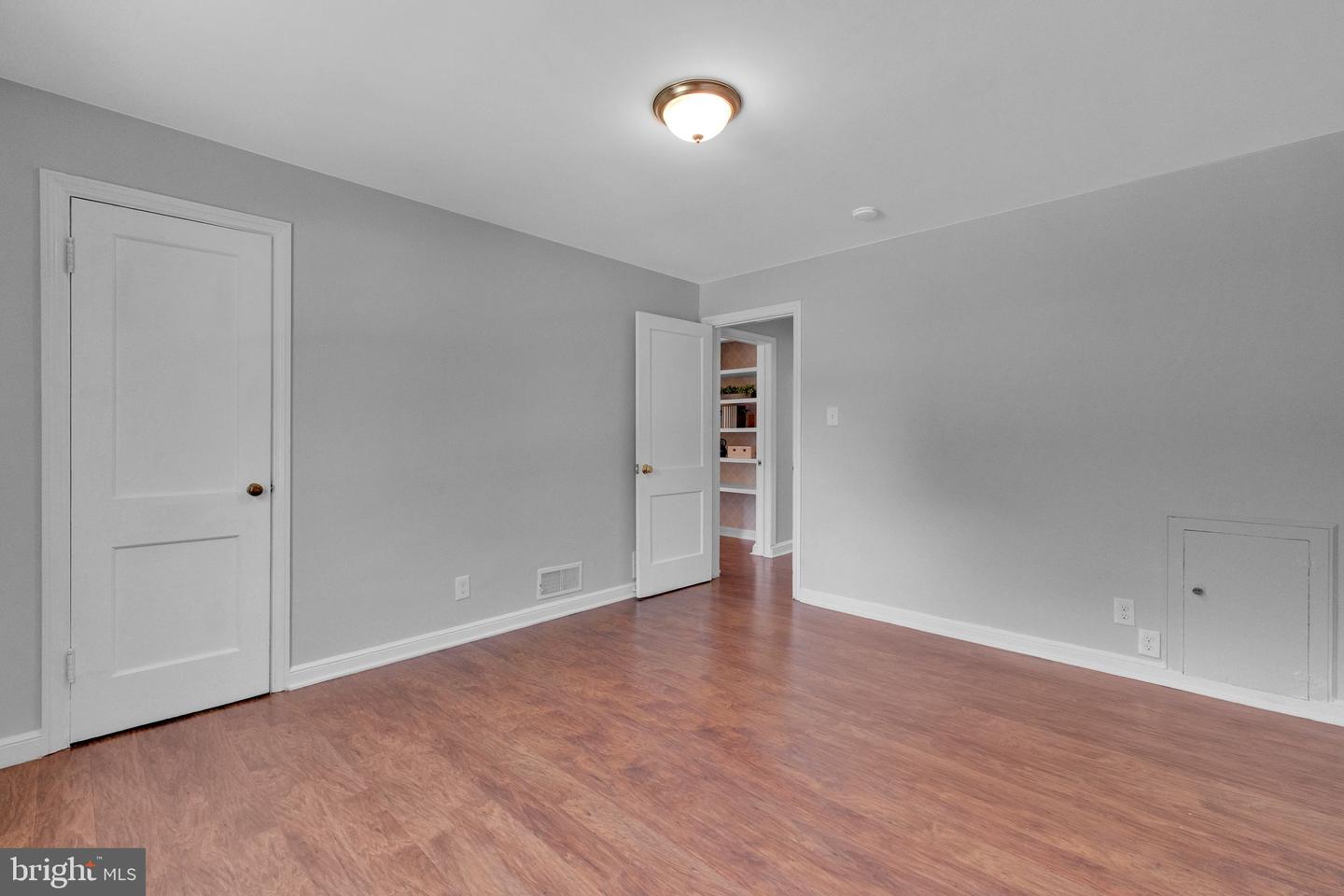 5402 S 12TH ST S, ARLINGTON, Virginia 22204, 5 Bedrooms Bedrooms, ,2 BathroomsBathrooms,Residential,For sale,5402 S 12TH ST S,VAFX2264108 MLS # VAFX2264108