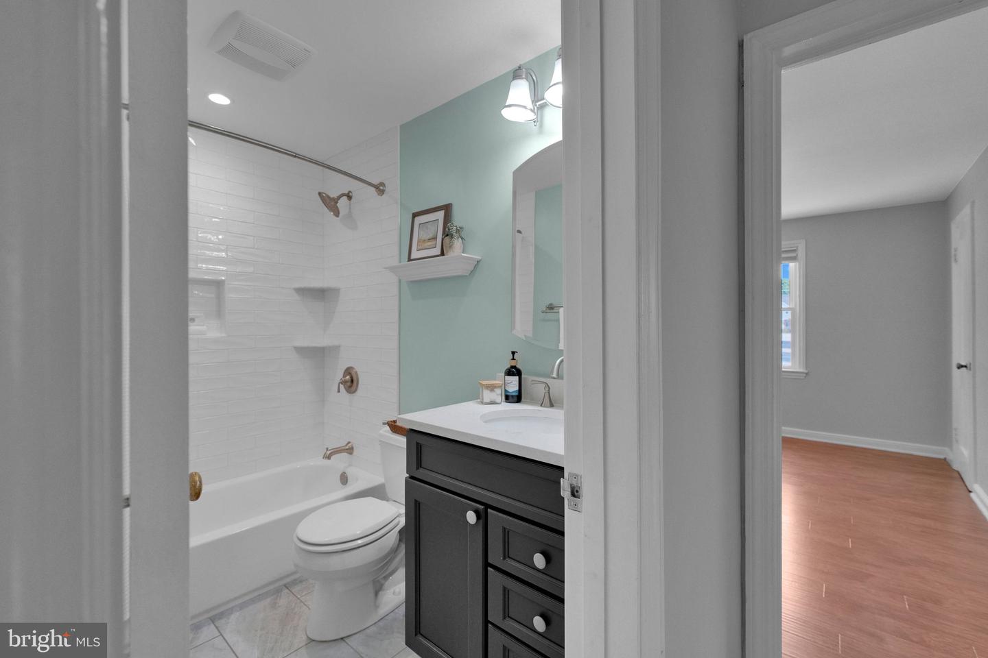 5402 S 12TH ST S, ARLINGTON, Virginia 22204, 5 Bedrooms Bedrooms, ,2 BathroomsBathrooms,Residential,For sale,5402 S 12TH ST S,VAFX2264108 MLS # VAFX2264108